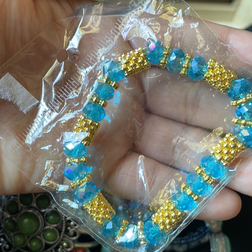 Bracelets - Picture 11 of 12